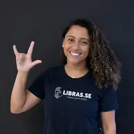 Isah, intérprete de Libras