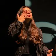 Julia, intérprete de Libras (PR)