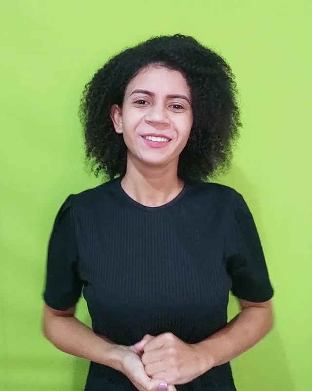 Luana, intérprete de Libras